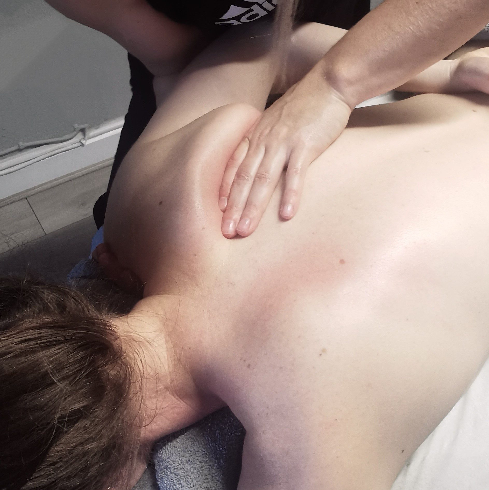 Sports Massage around the scapula